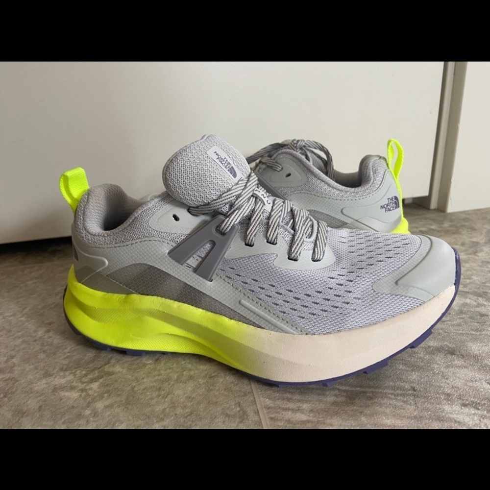 *new* size 7. The north face Hypnum
